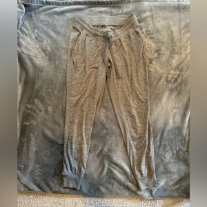 Gap Fit brushed tech jersey maternity jogger, gray Heather, size XS.